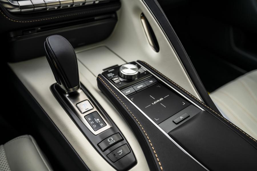 Детали интерьера Lexus LC500 Inspiration Series (Flare Yellow) 2019 года  (NA) (фото 38 из 40)